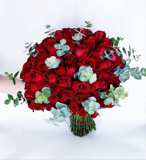 100 Red Roses Bouquet By Flower Delivery Dubai for Friendship