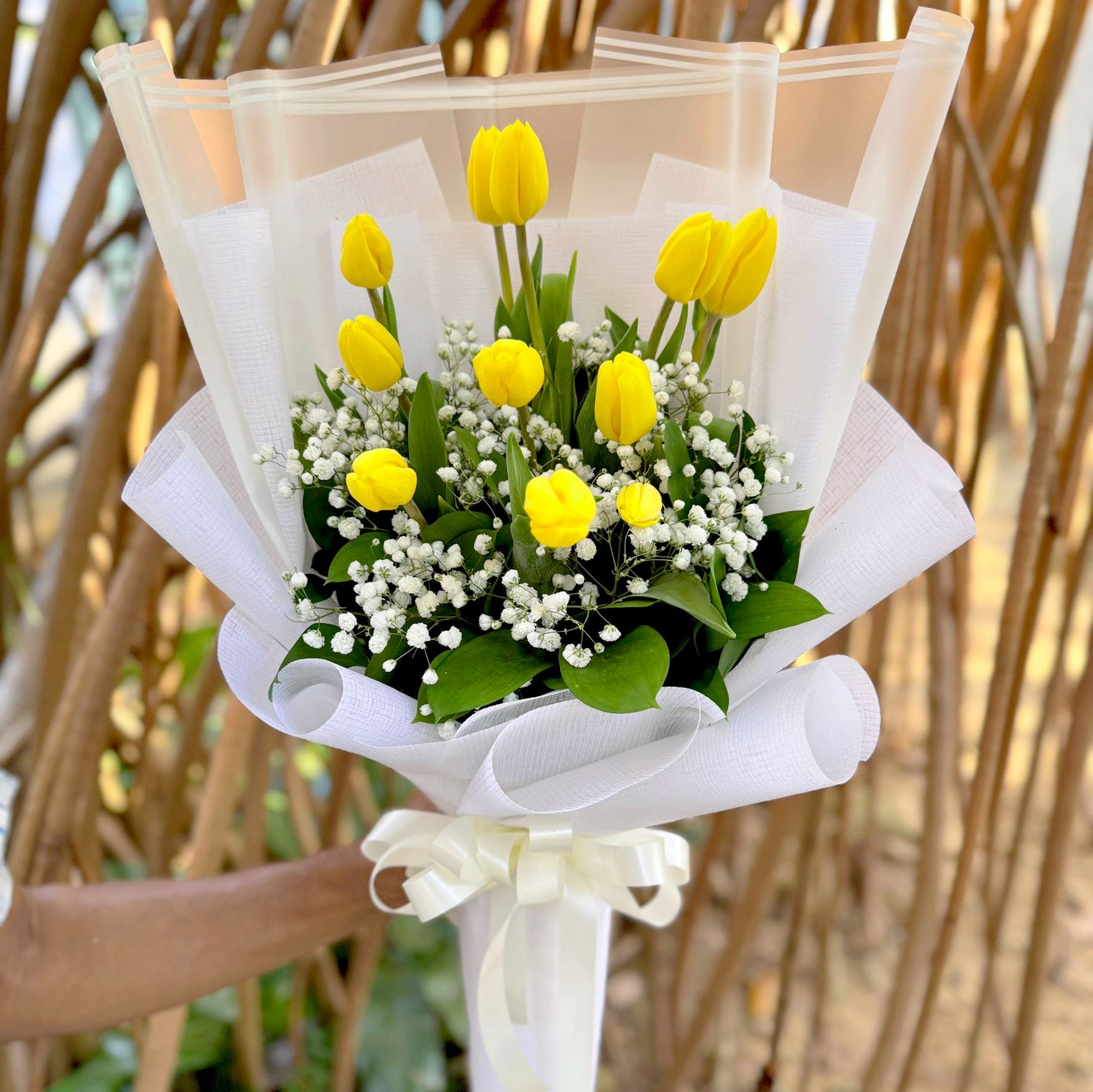 12 Yellow Tulips Hand Bouquet — fresh flowers, same day delivery in Dubai
