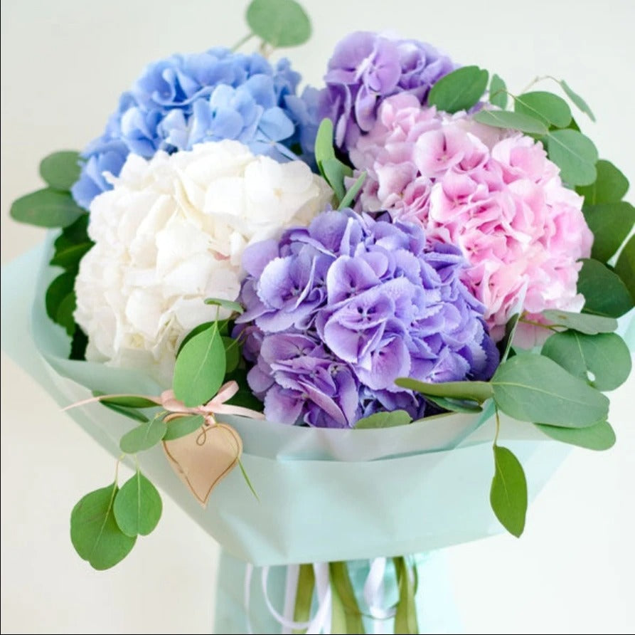 Bouquet of 5 Hydrangeas By Flower Delivery Dubai for Wedding